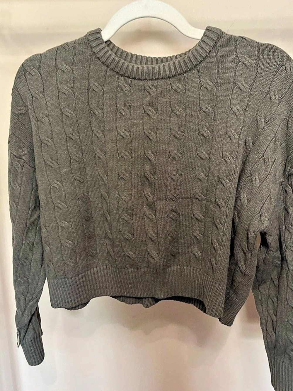 Orange Kiss Essentials Cable Knit Cropped Sweater in Gray Size Medium Like New